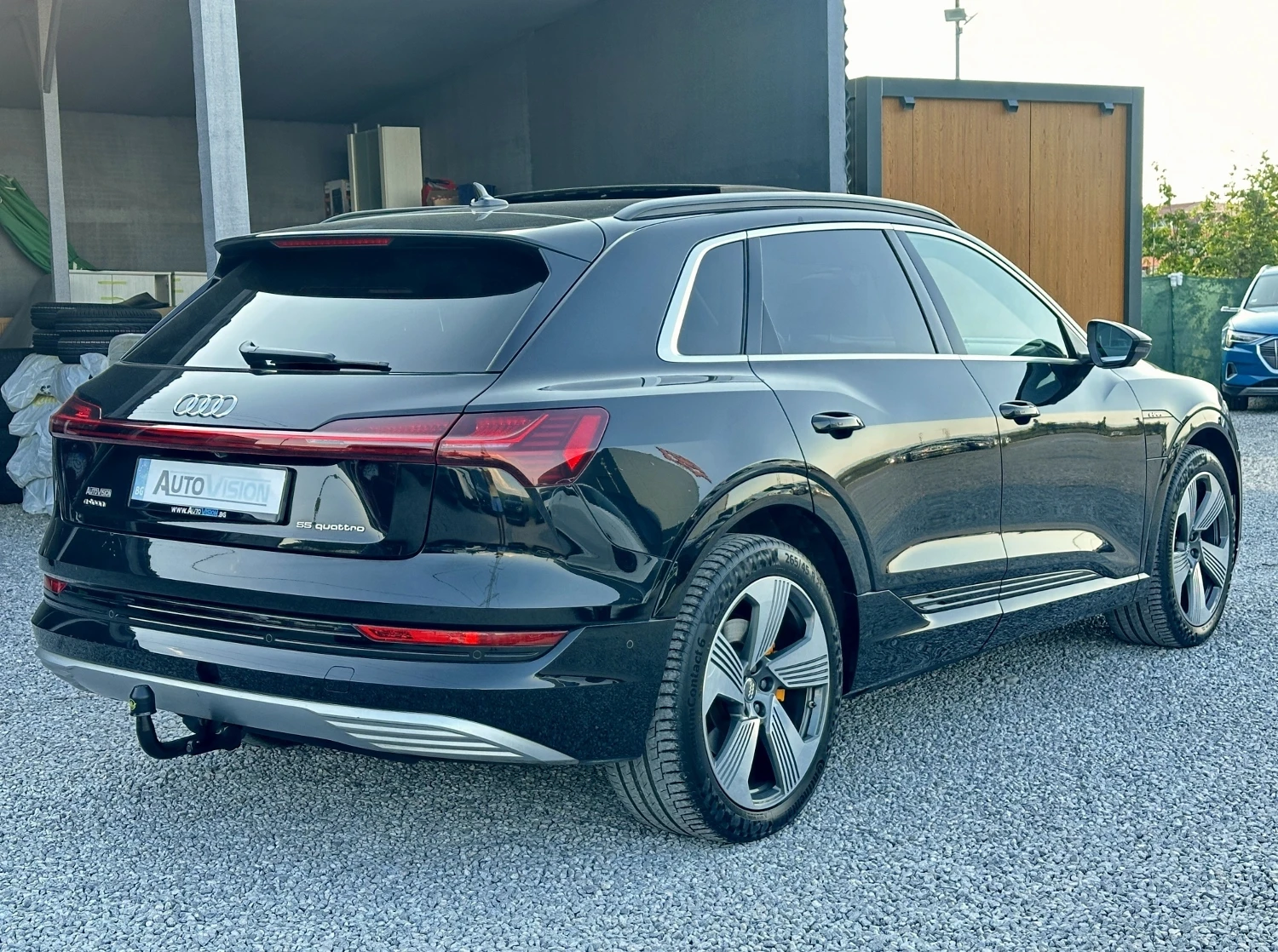 Audi E-Tron 55 ГАРАНЦИЯ! Distronic Head-up Keyless Cam360 B&O , снимка 2 - Автомобили и джипове - 55878280