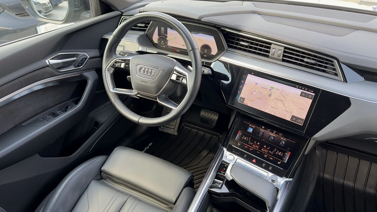 Audi E-Tron 55 ГАРАНЦИЯ! Distronic Head-up Keyless Cam360 B&O , снимка 8 - Автомобили и джипове - 55878280