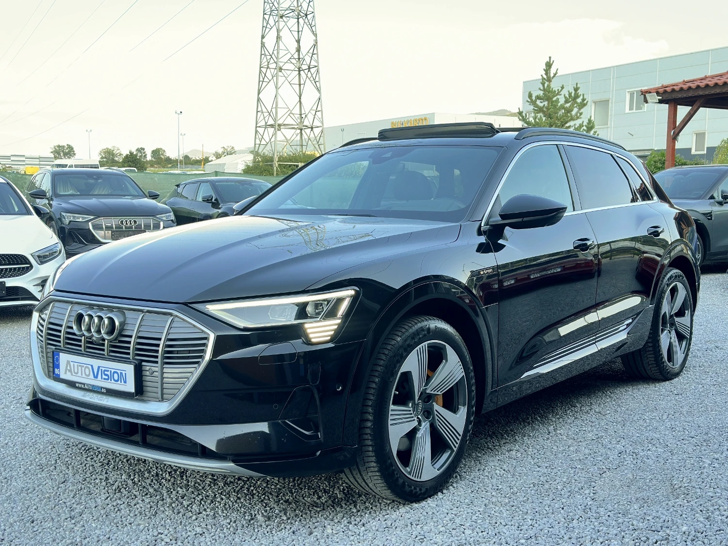 Audi E-Tron 55 ГАРАНЦИЯ! Distronic Head-up Keyless Cam360 B&O 