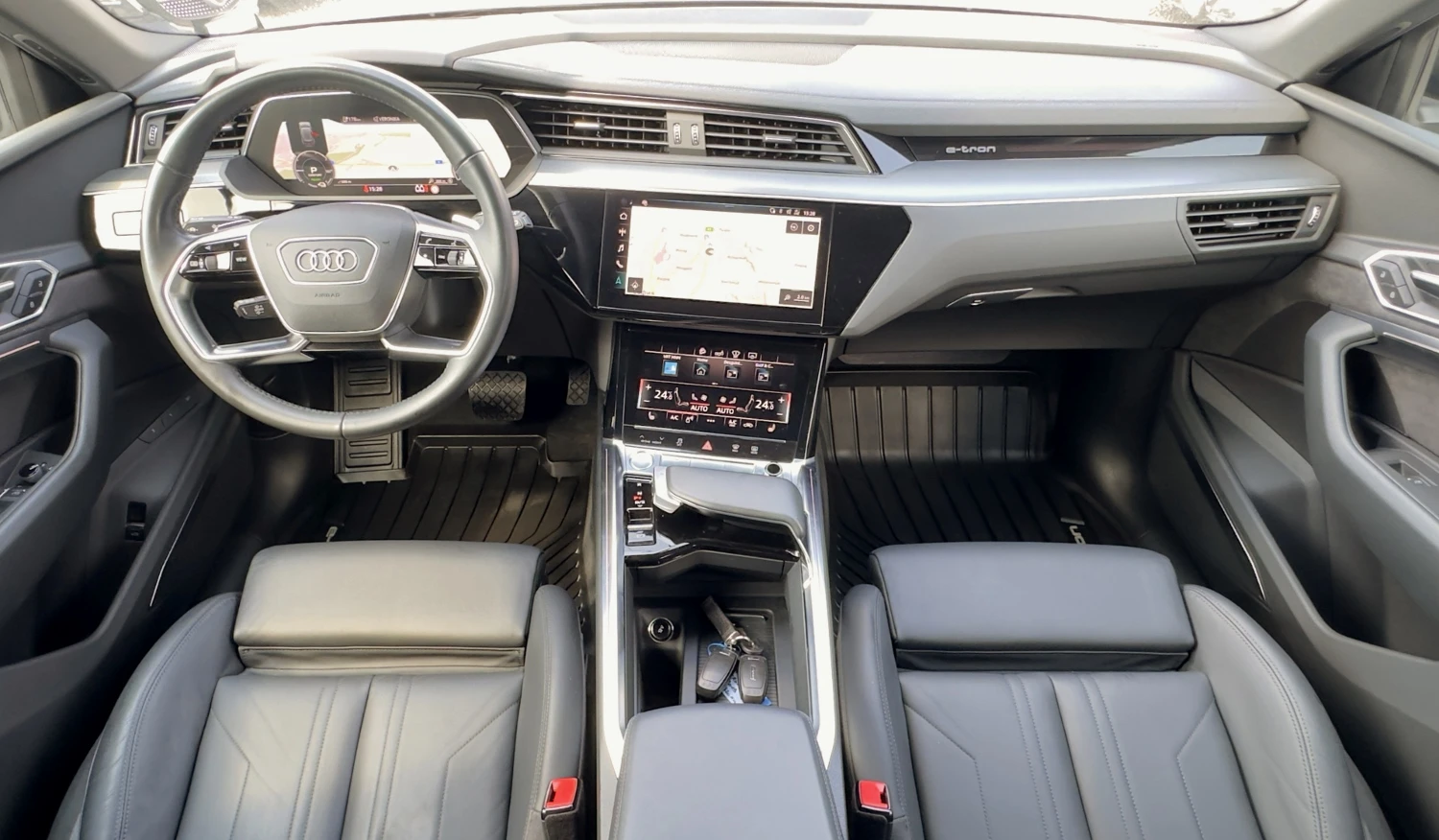 Audi E-Tron 55 ГАРАНЦИЯ! Distronic Head-up Keyless Cam360 B&O , снимка 7 - Автомобили и джипове - 55878280