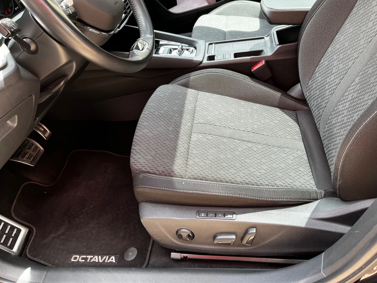 Skoda Octavia First Edition , снимка 6 - Автомобили и джипове - 56339325