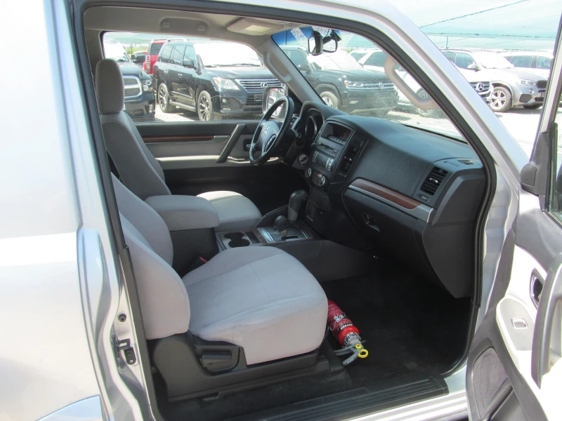 Mitsubishi Pajero 3.8i* 250k.c* avto, снимка 11 - Автомобили и джипове - 47719152