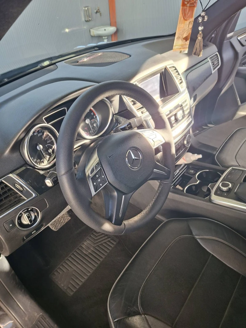 Mercedes-Benz ML 350 AMG* Вакум* Печка* Harman Kardon* Камера, снимка 4 - Автомобили и джипове - 53540063