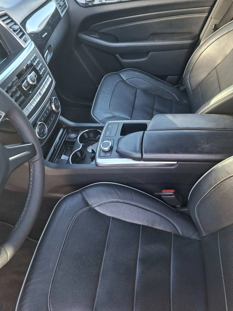 Mercedes-Benz ML 350 AMG* Вакум* Печка* Harman Kardon* Камера, снимка 12 - Автомобили и джипове - 53540063