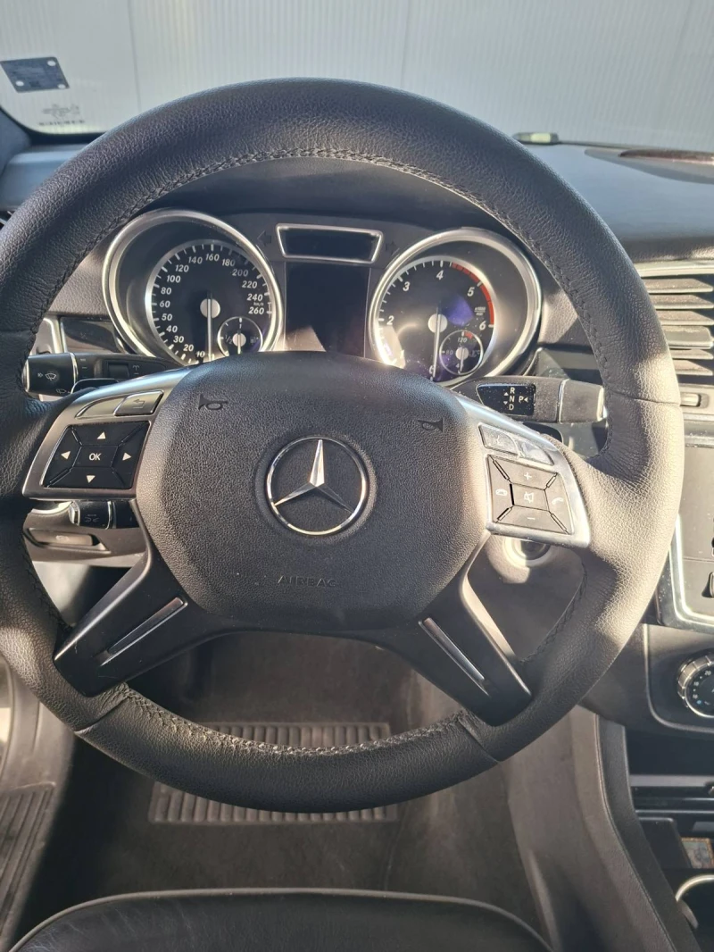 Mercedes-Benz ML 350 AMG* Вакум* Печка* Harman Kardon* Камера, снимка 9 - Автомобили и джипове - 53540063