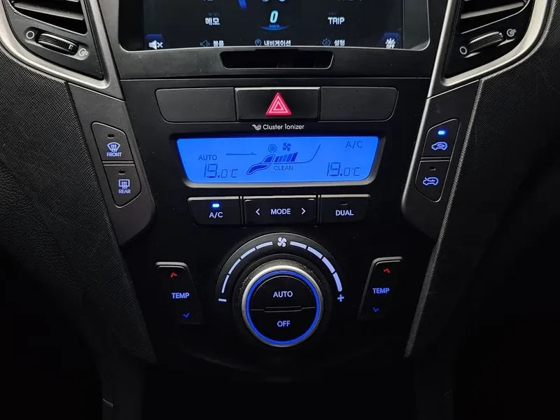 Hyundai Santa fe 2.0 2WD PREMIUM, снимка 16 - Автомобили и джипове - 55796455