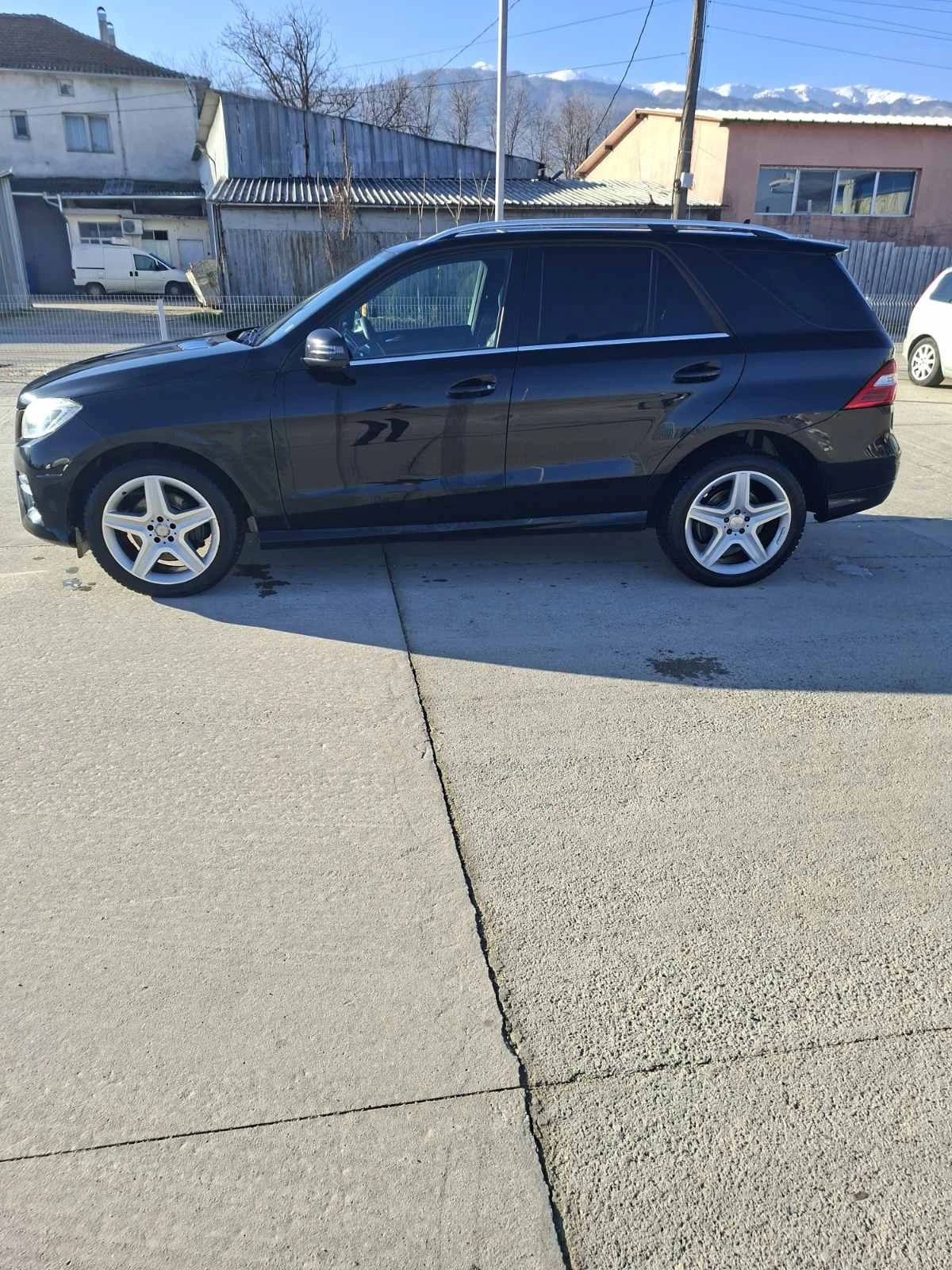 Mercedes-Benz ML 350 AMG* Вакум* Печка* Harman Kardon* Камера - изображение 6