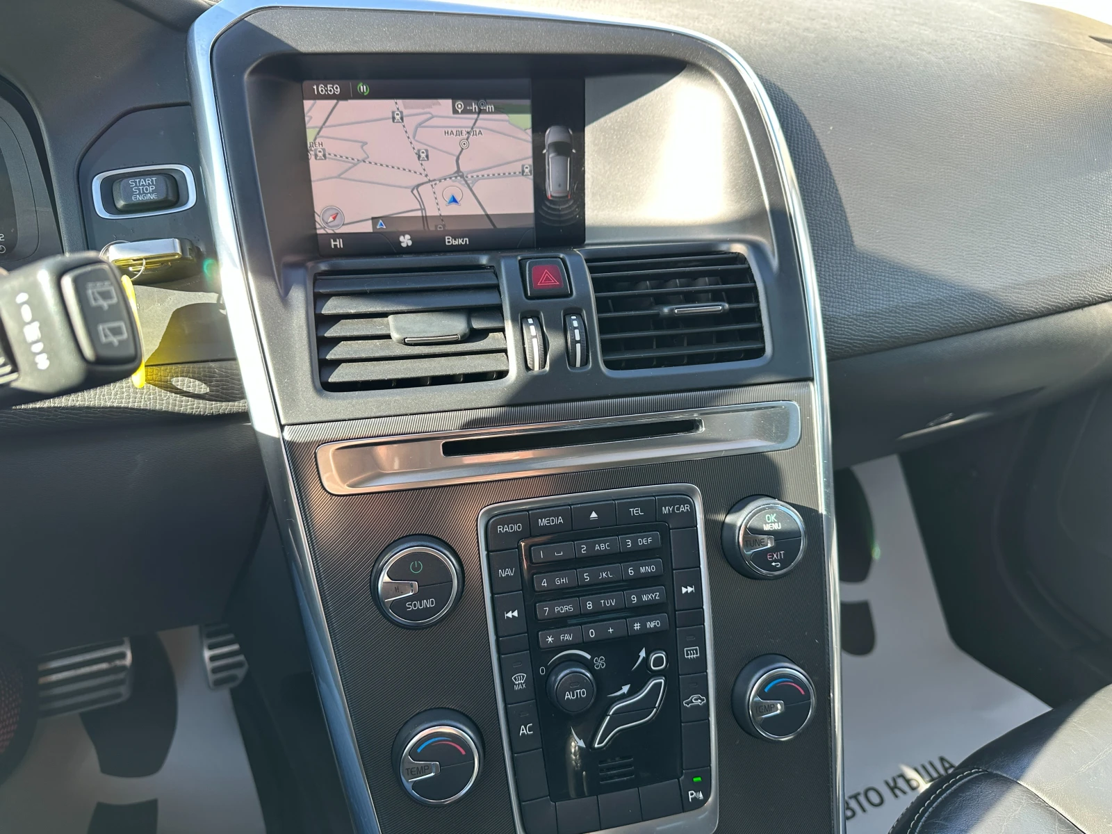 Volvo XC60 R-Line, снимка 12 - Автомобили и джипове - 53874850