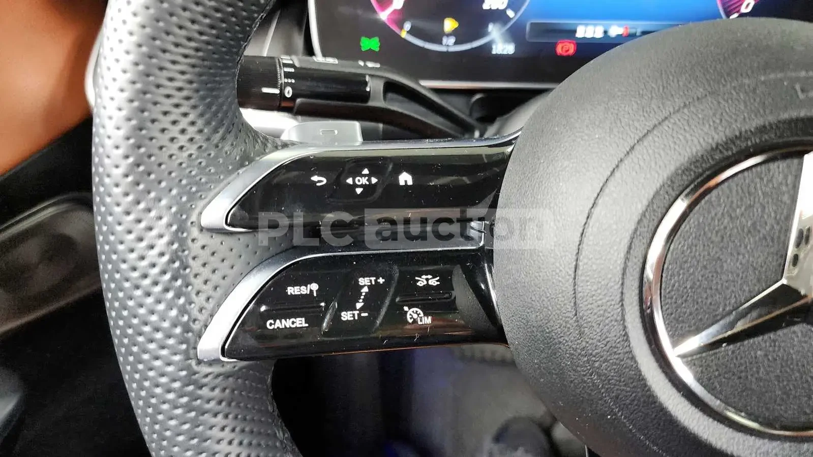 Mercedes-Benz GLC 300 2024* COUPE* AMG PK* 360* DISTRONIK* KEYLESS* КРАЙ, снимка 13 - Автомобили и джипове - 53916704