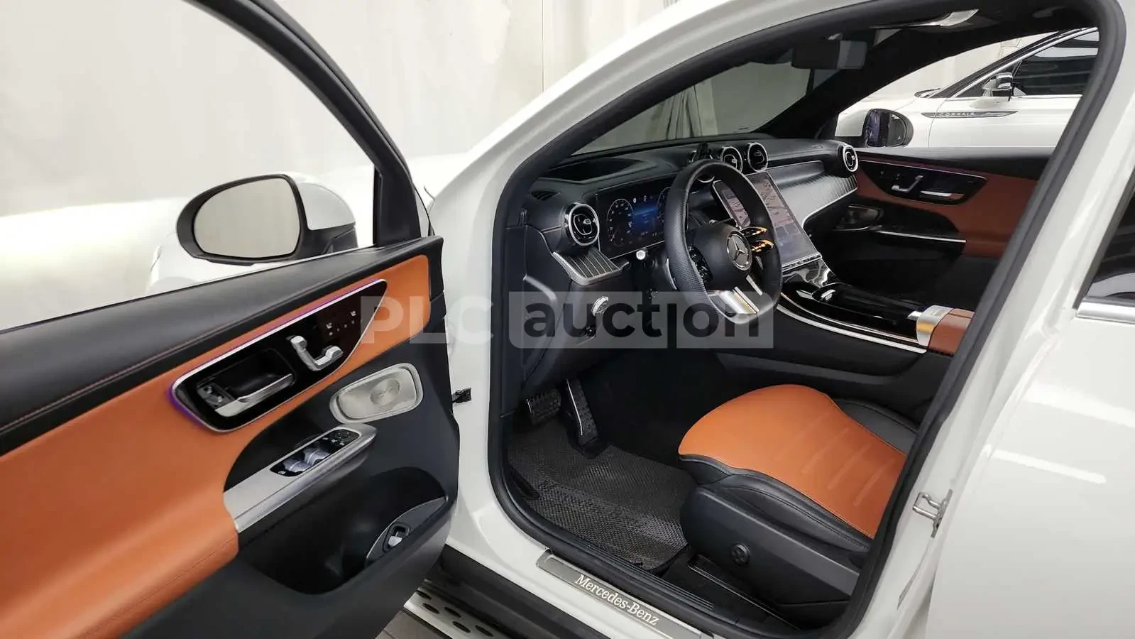 Mercedes-Benz GLC 300 2024* COUPE* AMG PK* 360* DISTRONIK* KEYLESS* КРАЙ, снимка 14 - Автомобили и джипове - 53916704