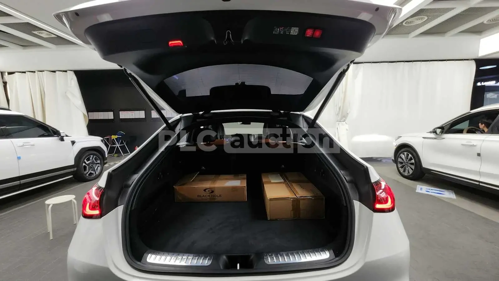 Mercedes-Benz GLC 300 2024* COUPE* AMG PK* 360* DISTRONIK* KEYLESS* КРАЙ, снимка 17 - Автомобили и джипове - 53916704