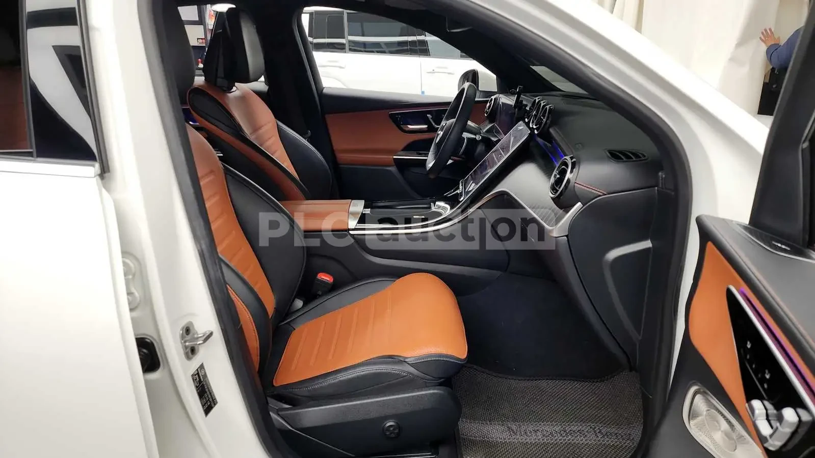 Mercedes-Benz GLC 300 2024* COUPE* AMG PK* 360* DISTRONIK* KEYLESS* КРАЙ, снимка 15 - Автомобили и джипове - 53916704