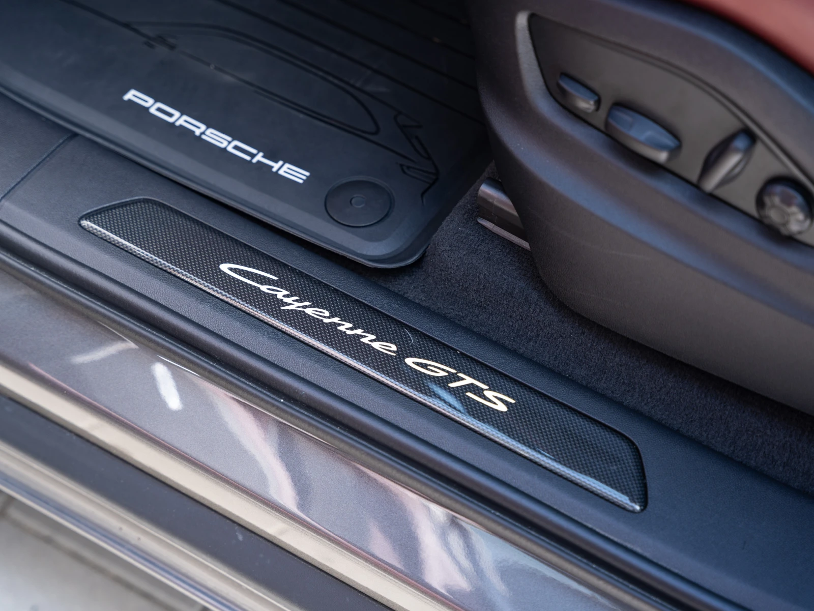 Porsche Cayenne GTS Coupe , снимка 17 - Автомобили и джипове - 54037391