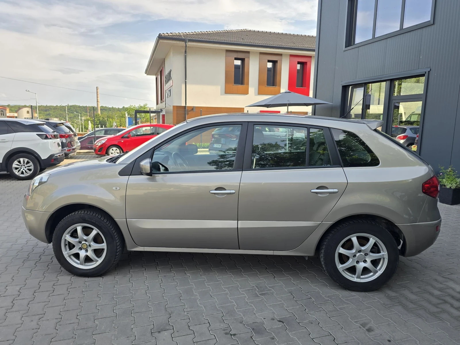 Renault Koleos 2.5 бензин газ, снимка 9 - Автомобили и джипове - 54757766