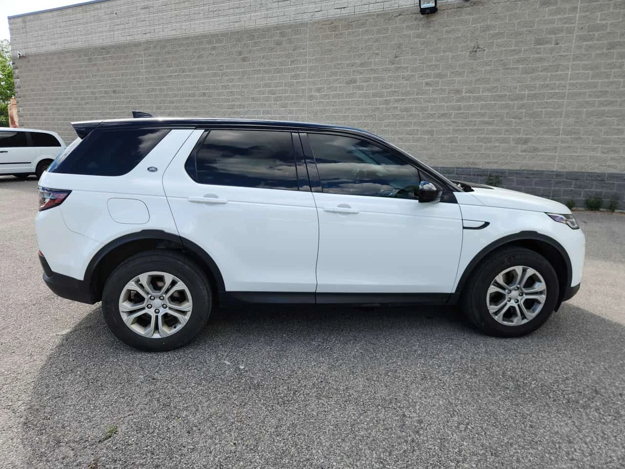 Land Rover Discovery Sport MERIDIAN| PANO| LANE ASSIST| , снимка 3 - Автомобили и джипове - 54940317