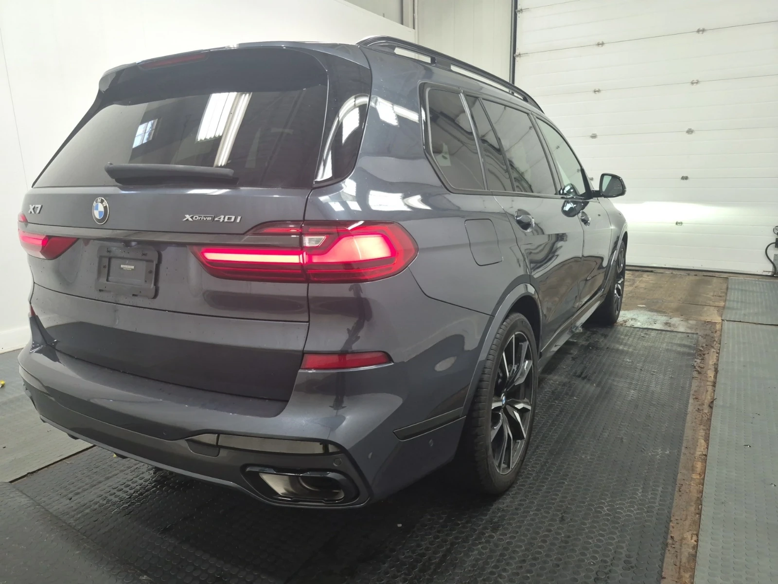 BMW X7 XDRIVE40I| M-ПАКЕТ| SWAROWSKI| LASER| HUD| 360| , снимка 4 - Автомобили и джипове - 55103036