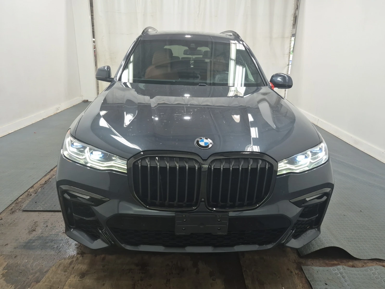 BMW X7 XDRIVE40I| M-ПАКЕТ| SWAROWSKI| LASER| HUD| 360| , снимка 2 - Автомобили и джипове - 55103036