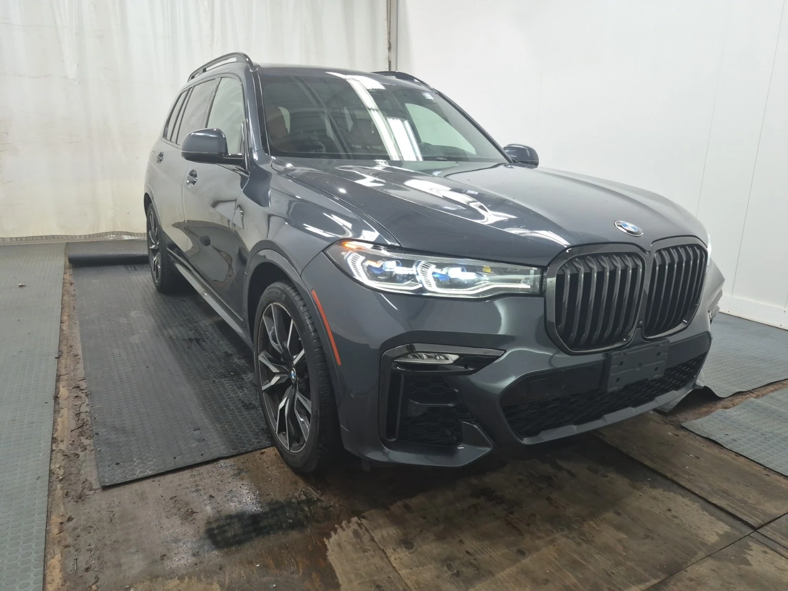BMW X7 XDRIVE40I| M-ПАКЕТ| SWAROWSKI| LASER| HUD| 360| , снимка 3 - Автомобили и джипове - 55103036