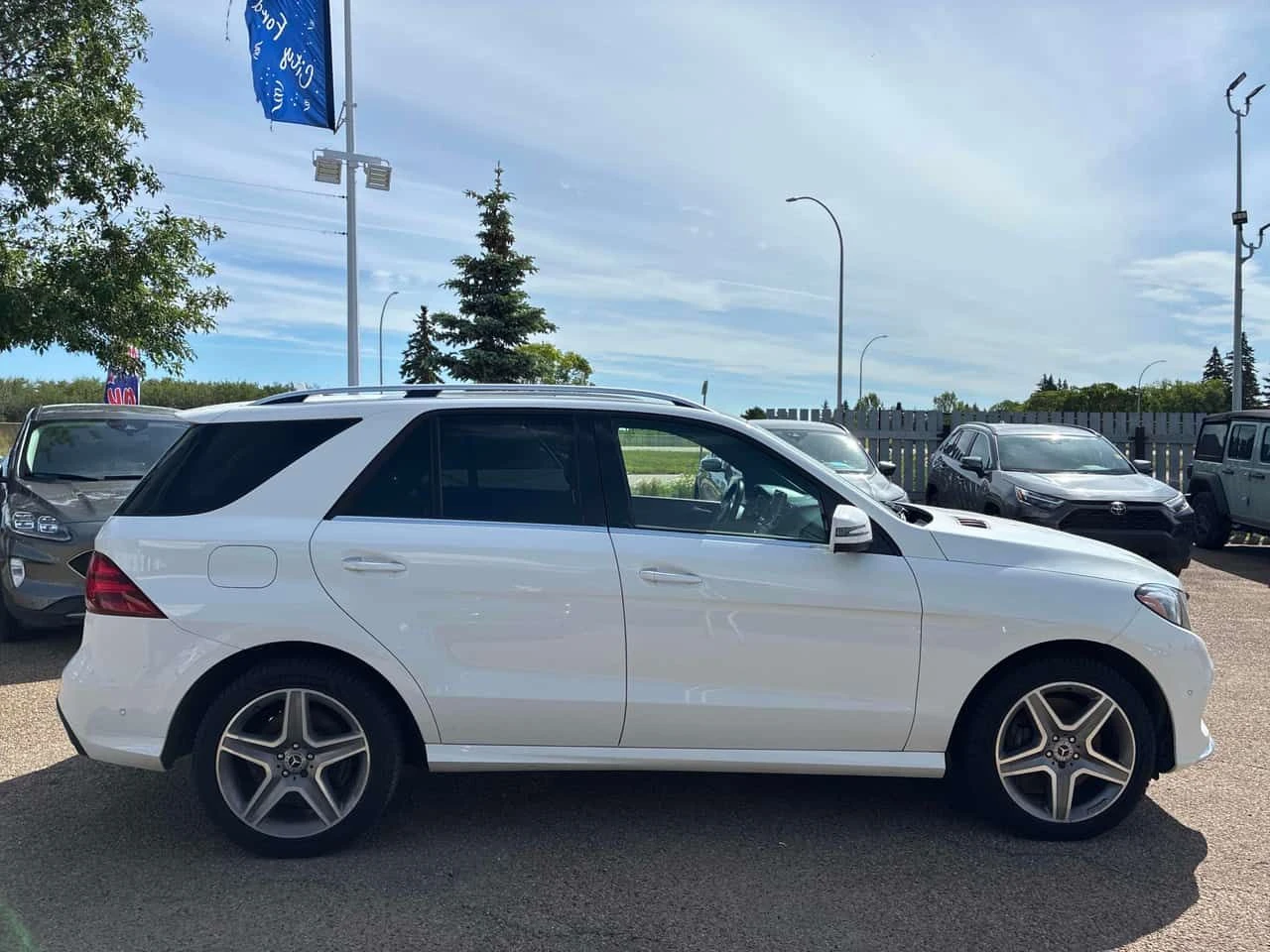 Mercedes-Benz GLE 400 CARFAX | АВТОКРЕДИТ БЕЗ ПЪРВОНАЧАЛНА ВНОСКА, снимка 4 - Автомобили и джипове - 55139108