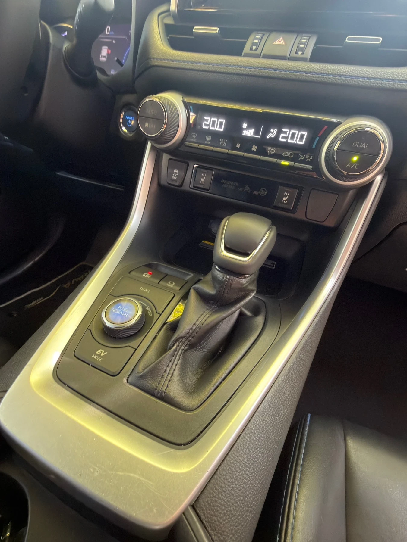Toyota Rav4 BI-TONE 4х4 PREMIUM 360  Пълен сервиз, снимка 9 - Автомобили и джипове - 55424894