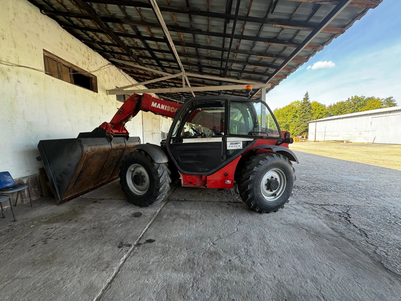 Телескопичен товарач Manitou MT732, снимка 8 - Селскостопанска техника - 55613395