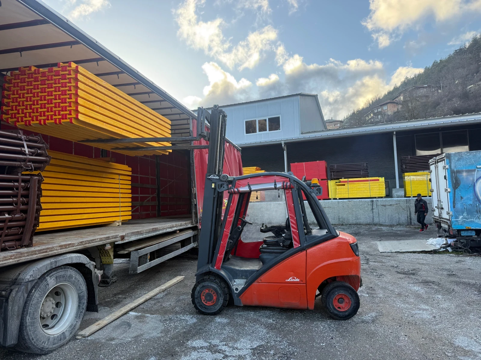 Мотокар Linde Diesel, снимка 13 - Индустриална техника - 54156864