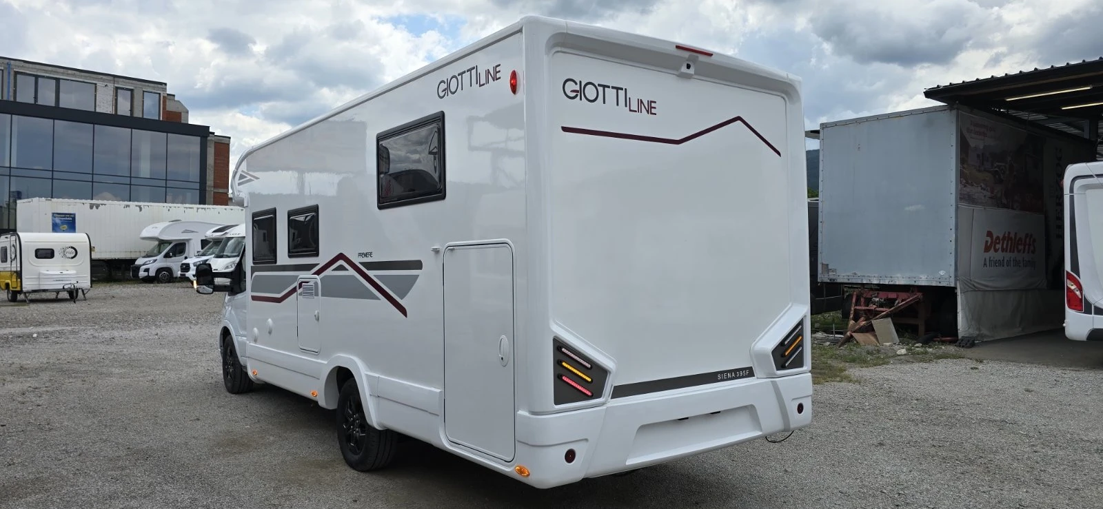Кемпер Giottiline Siena 395F 2026 Климатик, Тента, снимка 2 - Каравани и кемпери - 53795587