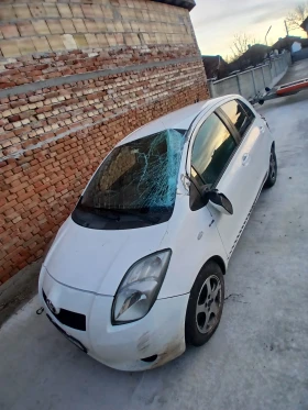 Toyota Yaris Цяла или на части, снимка 1