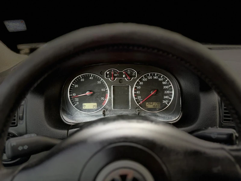 VW Golf 4 ВРАТИ+ ОБСЛУЖЕН+ 2 КОМПЛЕКТА ГУМИ+ ВСИЧКО ПЛАТЕН, снимка 11 - Автомобили и джипове - 52737019