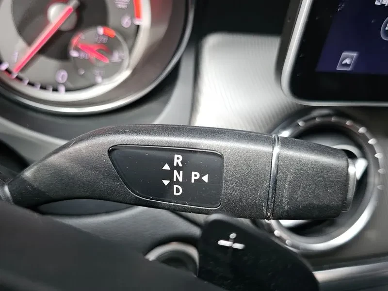 Mercedes-Benz CLA 200 D, снимка 9 - Автомобили и джипове - 56071848