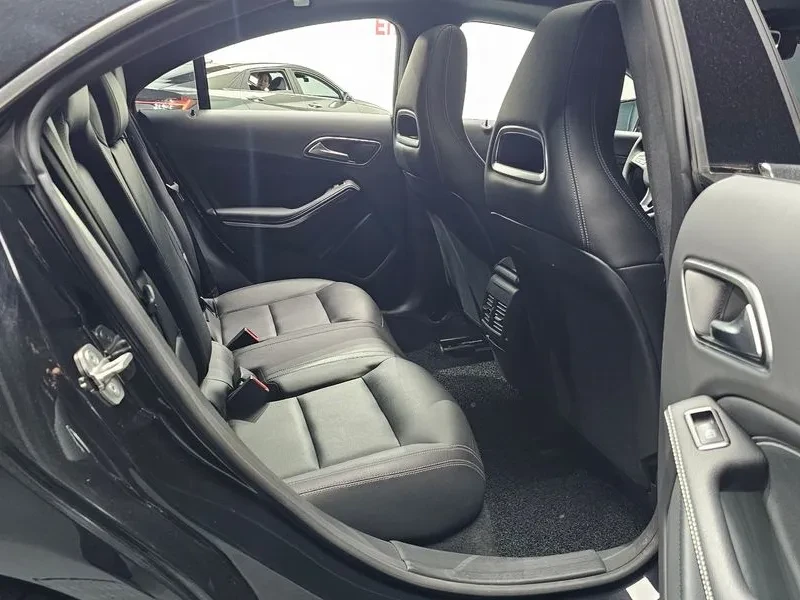 Mercedes-Benz CLA 200 D, снимка 11 - Автомобили и джипове - 56071848