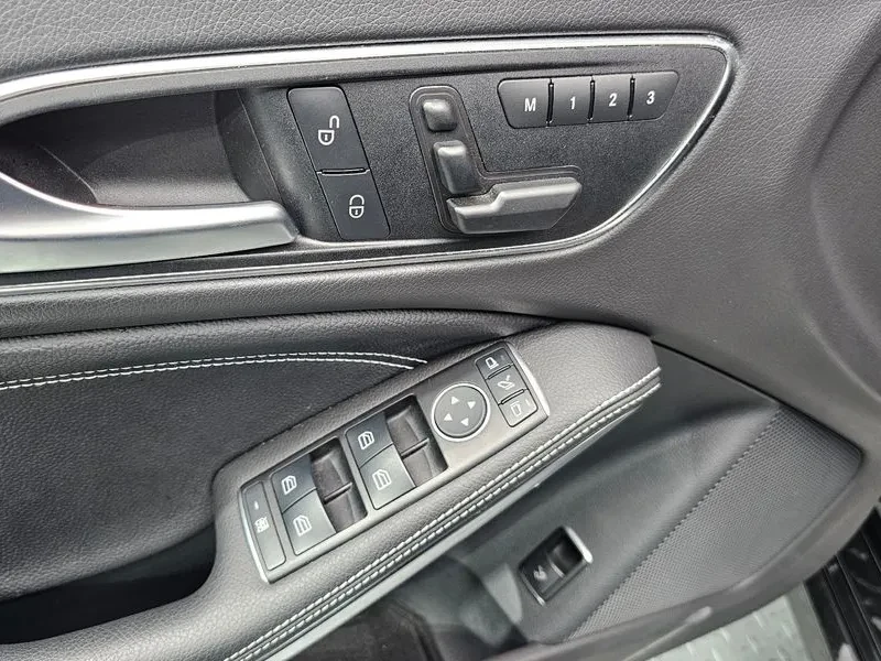 Mercedes-Benz CLA 200 D, снимка 16 - Автомобили и джипове - 56071848