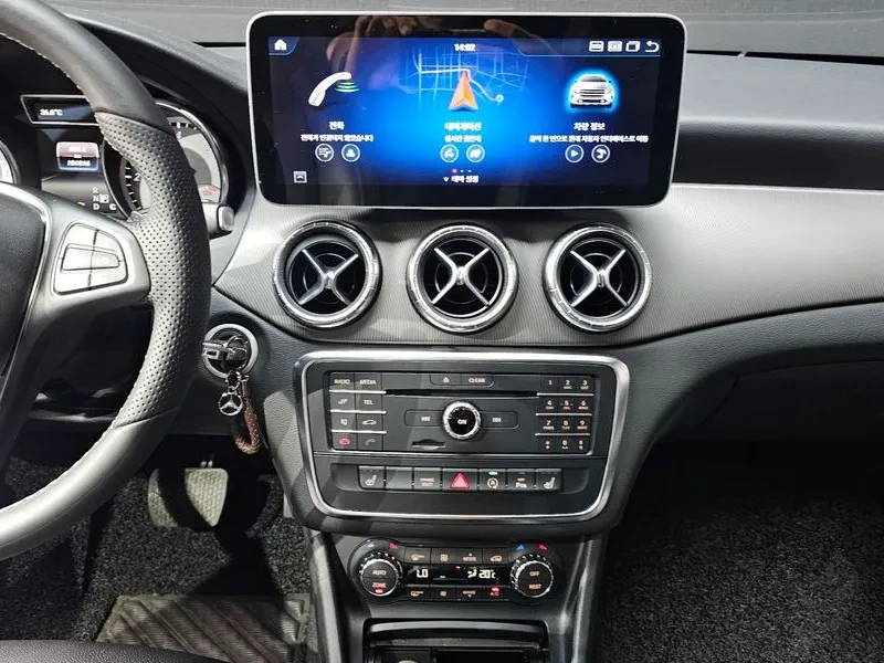 Mercedes-Benz CLA 200 D, снимка 13 - Автомобили и джипове - 56071848