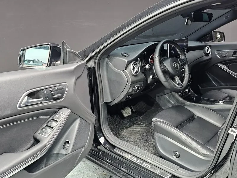 Mercedes-Benz CLA 200 D, снимка 10 - Автомобили и джипове - 56071848