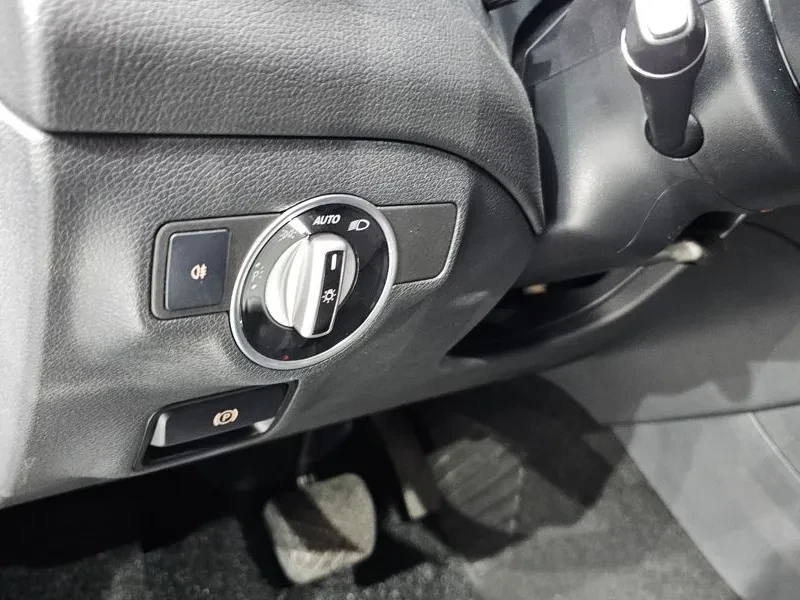 Mercedes-Benz CLA 200 D, снимка 17 - Автомобили и джипове - 56071848