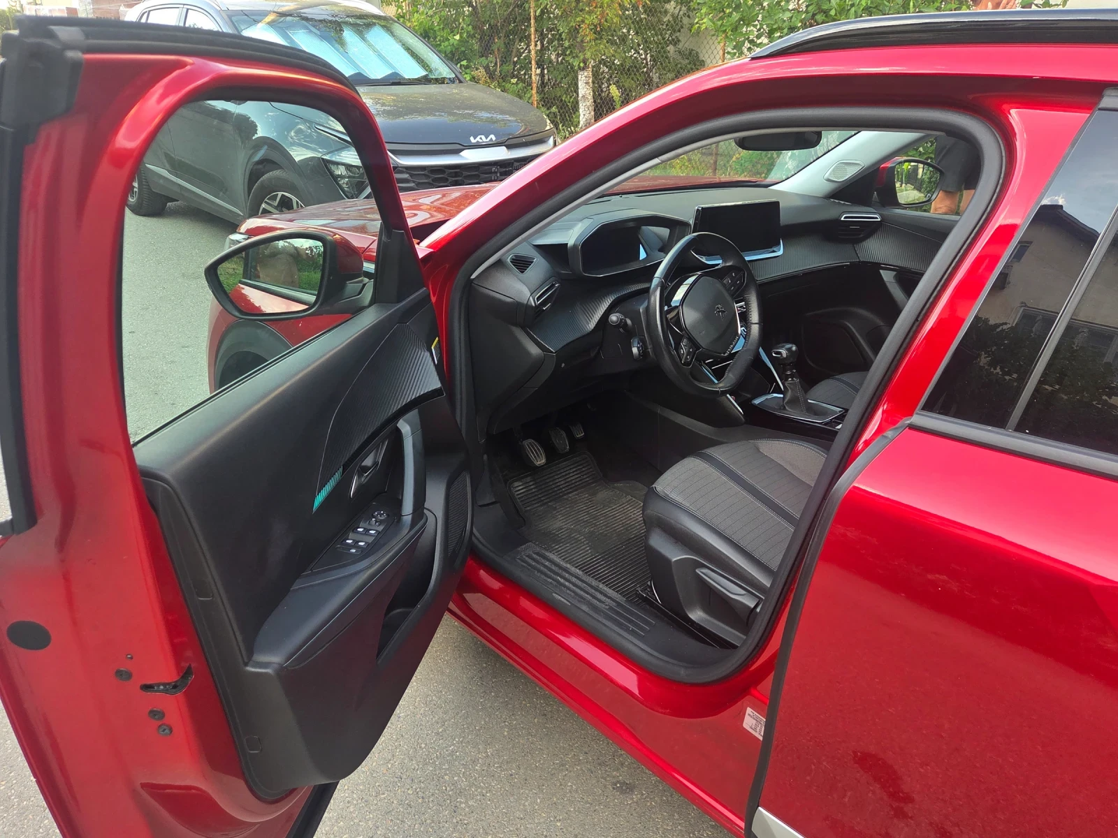 Peugeot 2008 New Line Up ALLURE PACK 1.2 - изображение 5