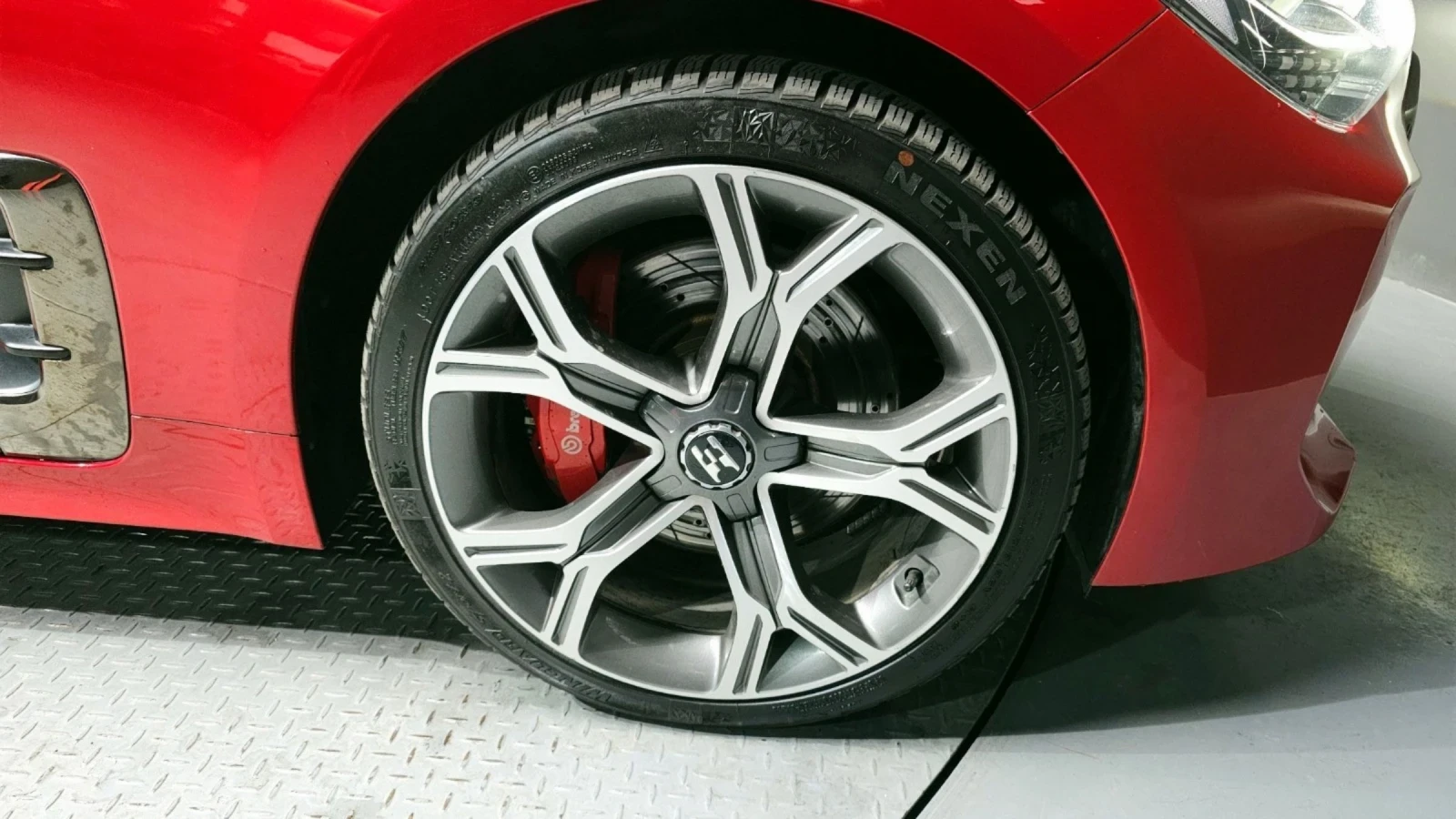 Kia Stinger 3.3i GT TURBO/AWD/ПАНОРАМА/ОБДУХВАНЕ/HEAD UP/F1/, снимка 5 - Автомобили и джипове - 53954456