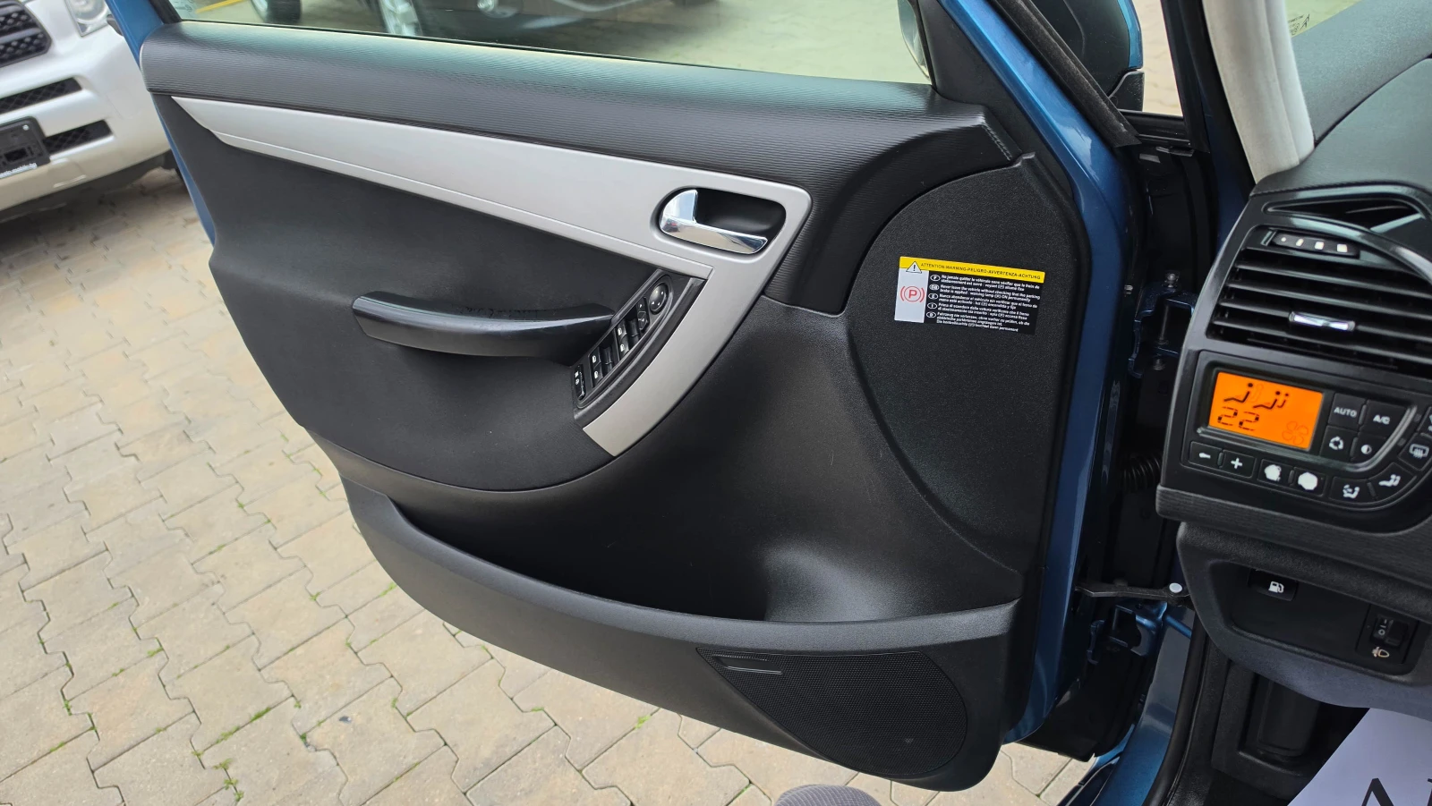 Citroen C4 Picasso 1.6i* 120кс* бензин* фейс* LED, снимка 16 - Автомобили и джипове - 53984320