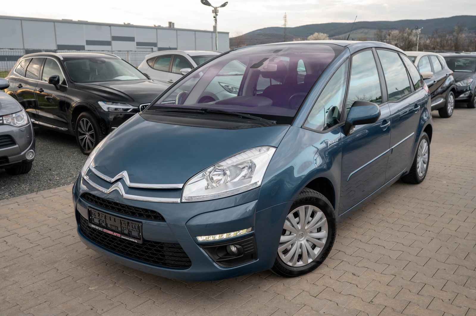 Citroen C4 Picasso 1.6i* 120кс* бензин* фейс* LED, снимка 3 - Автомобили и джипове - 53984320