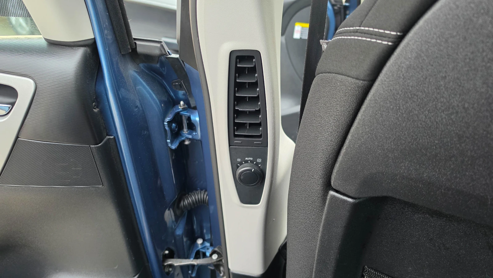 Citroen C4 Picasso 1.6i* 120кс* бензин* фейс* LED, снимка 15 - Автомобили и джипове - 53984320