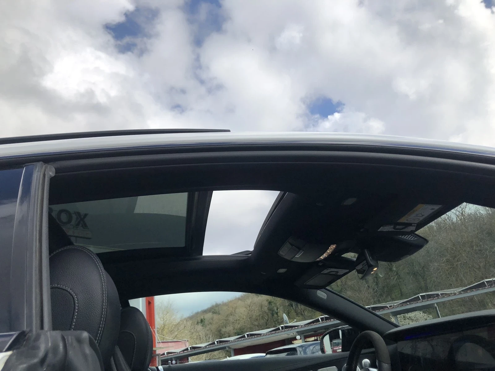 Mercedes-Benz E 220  AMG 4Matic Burmester Pano Digital, снимка 11 - Автомобили и джипове - 54096064