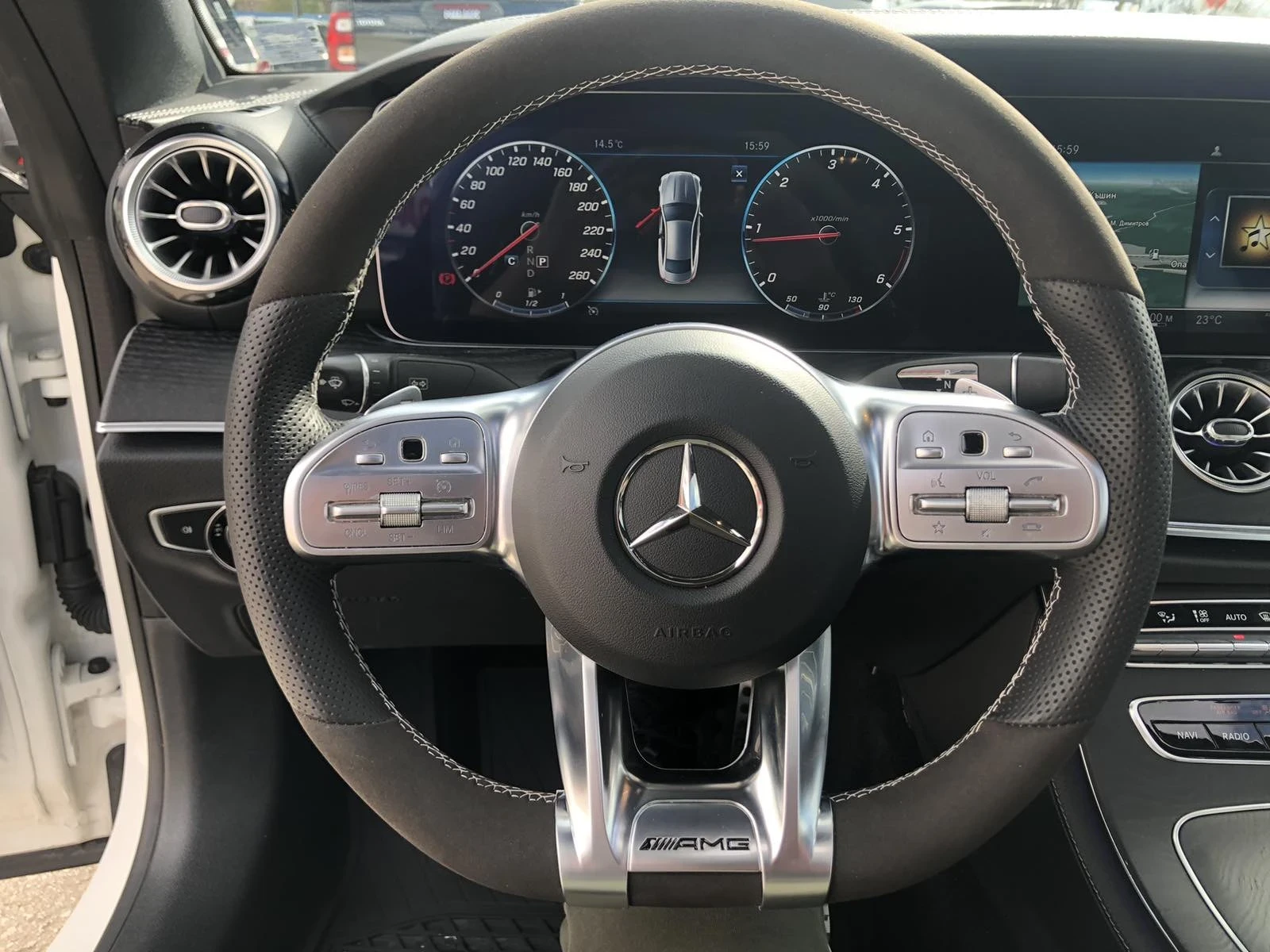 Mercedes-Benz E 220  AMG 4Matic Burmester Pano Digital, снимка 12 - Автомобили и джипове - 54096064