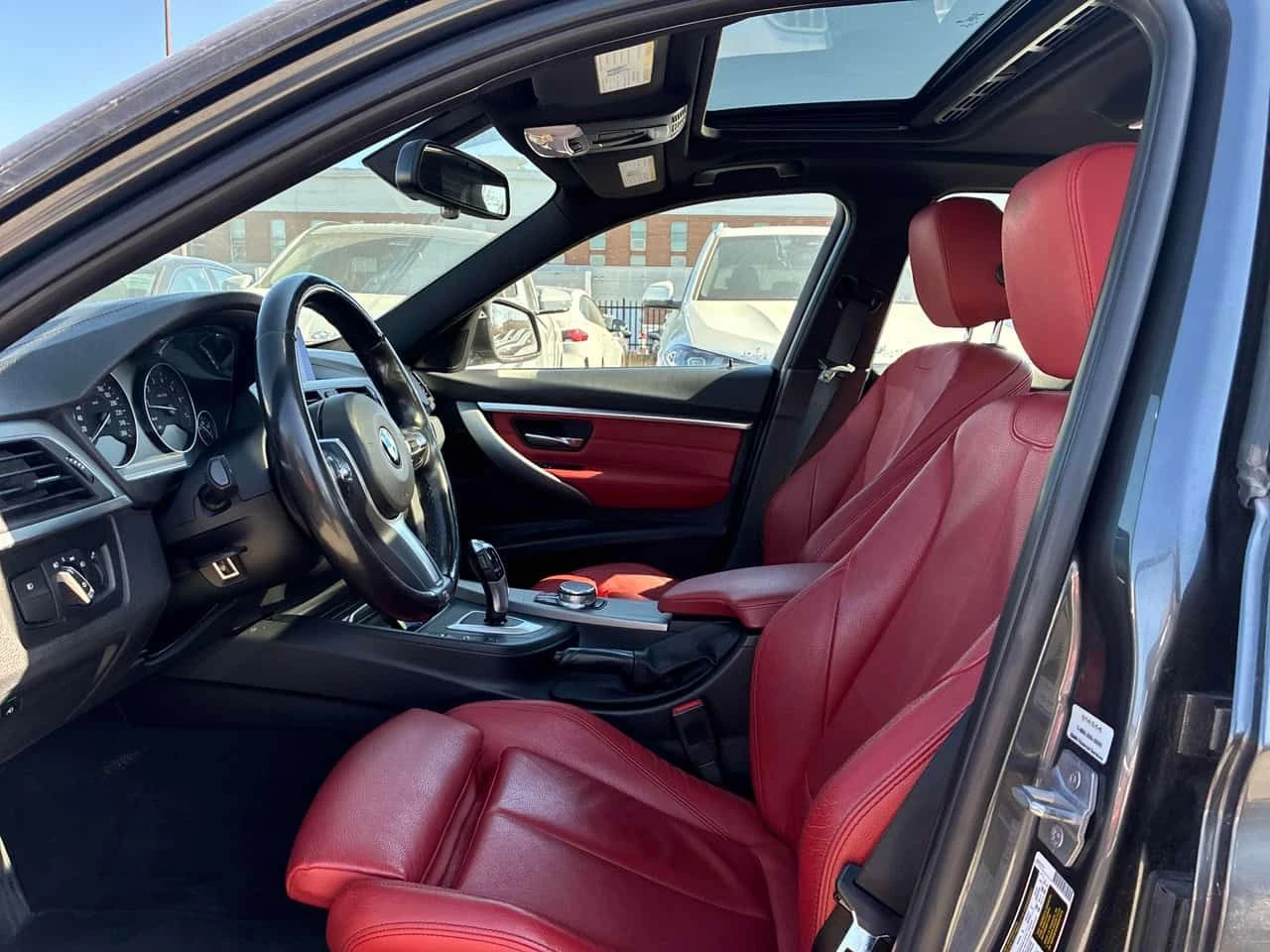 BMW 330 xDrive / CAMERA / ПОДГРЕВИ / КЛИП НА МОТОРА , снимка 12 - Автомобили и джипове - 54366157