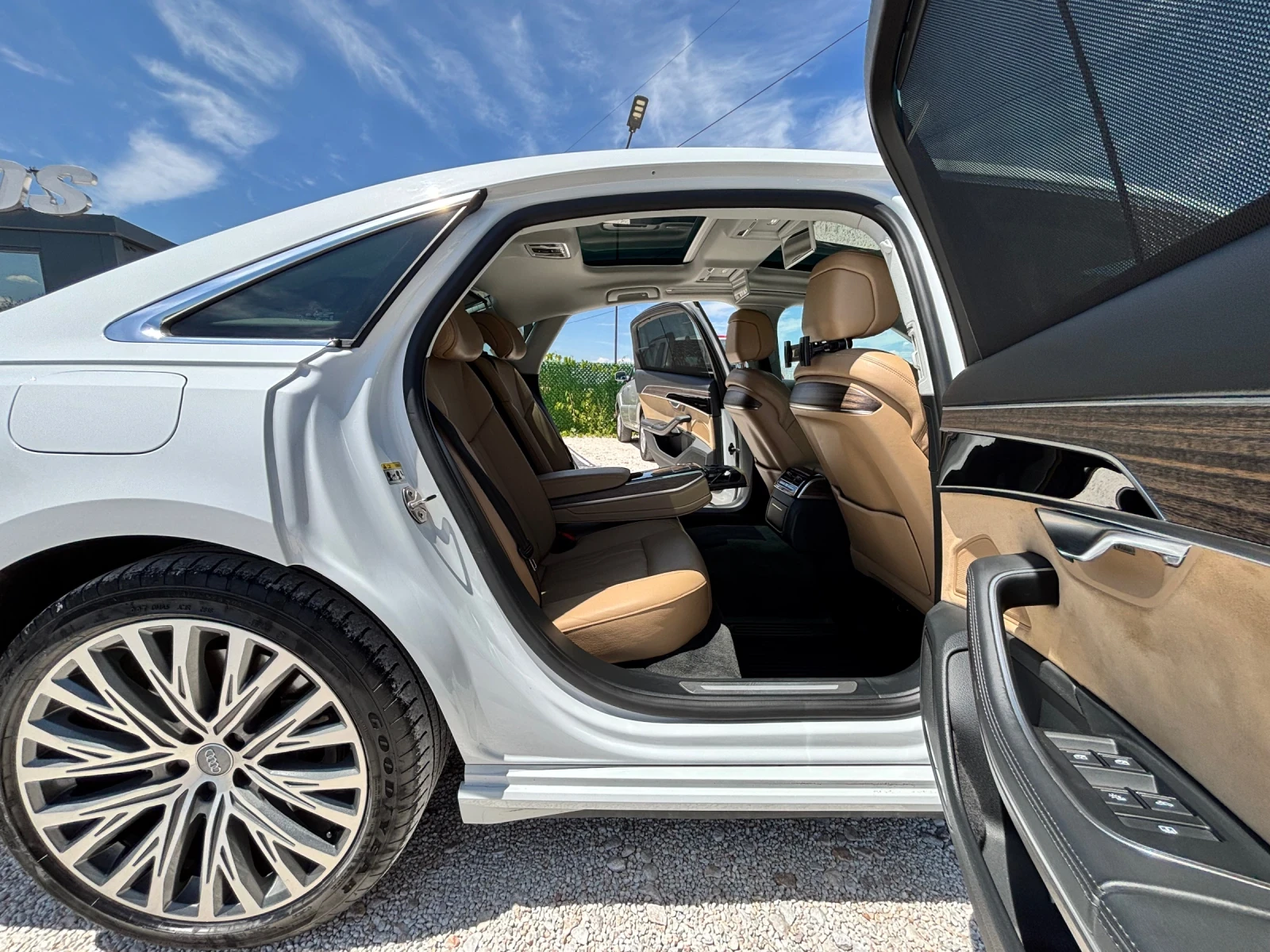 Audi A8 LONG/S-LINE/4X4/BANG&OLUFSEN/PANO/NAVI/ОБДУХ/FULL, снимка 16 - Автомобили и джипове - 55298364