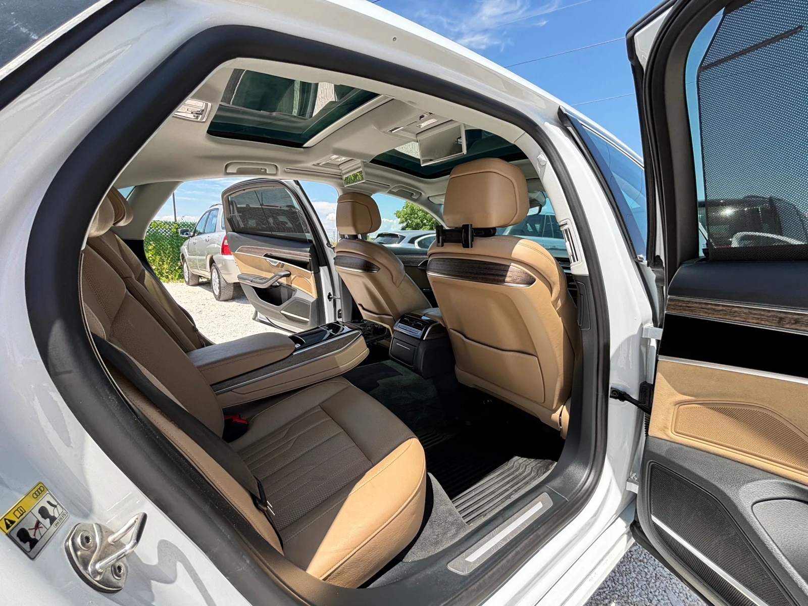 Audi A8 LONG/S-LINE/4X4/BANG&OLUFSEN/PANO/NAVI/ОБДУХ/FULL, снимка 17 - Автомобили и джипове - 55298364