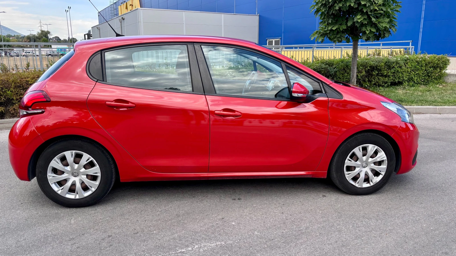 Peugeot 208, снимка 10 - Автомобили и джипове - 56347897