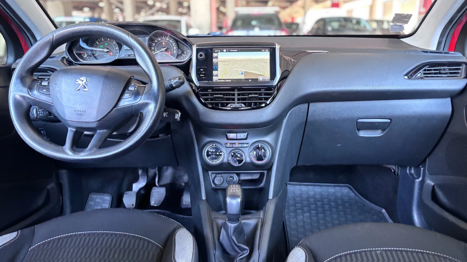 Peugeot 208, снимка 5 - Автомобили и джипове - 56347897