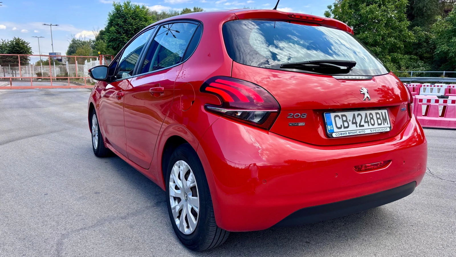 Peugeot 208, снимка 3 - Автомобили и джипове - 56347897