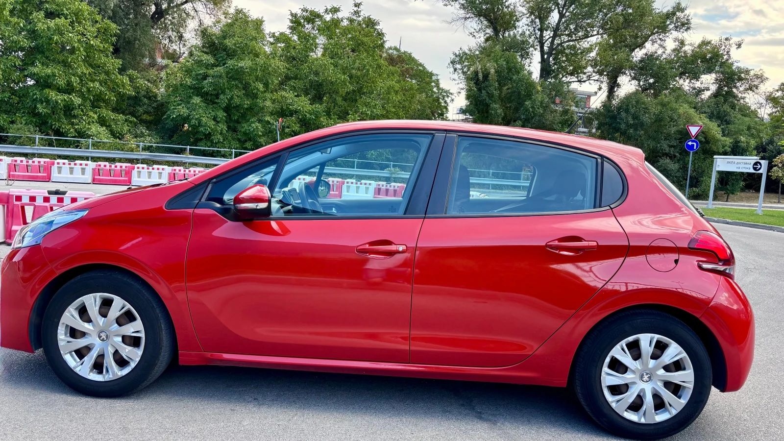 Peugeot 208, снимка 9 - Автомобили и джипове - 56347897