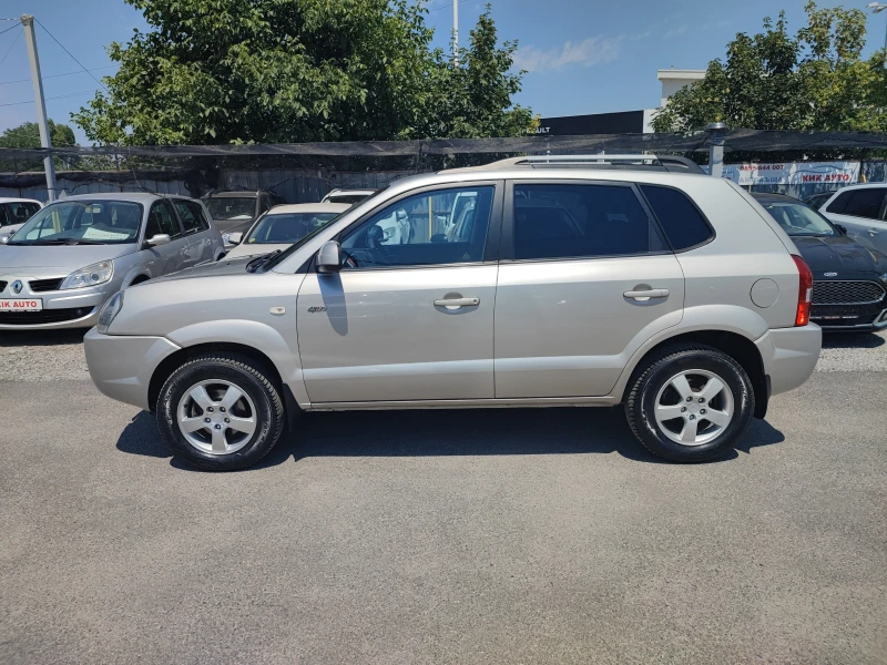 Hyundai Tucson 2.0CRDI-140ks-6sk-4X4, снимка 4 - Автомобили и джипове - 52095217